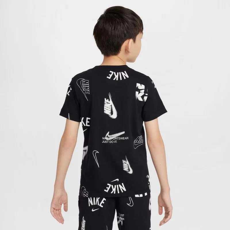 remera-nike-k-nsw-tee-club-energy-aop-hq9292010_b